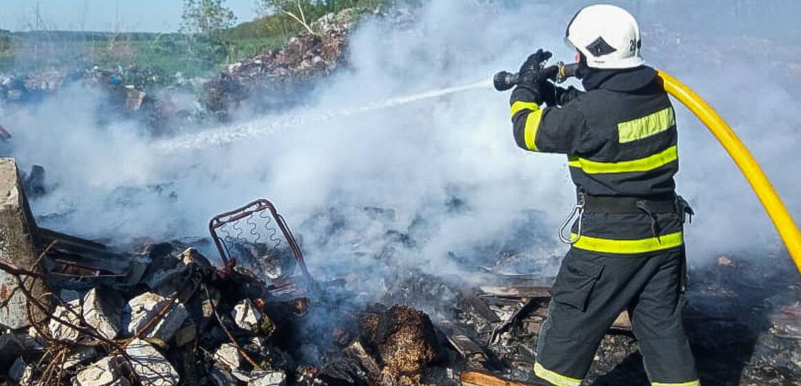 На Вінниччині за добу сталося 21 пожежа: вогонь знищував будинки, сіно та гектари сухостою