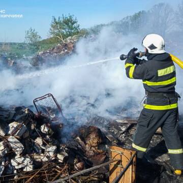 На Вінниччині за добу сталося 21 пожежа: вогонь знищував будинки, сіно та гектари сухостою