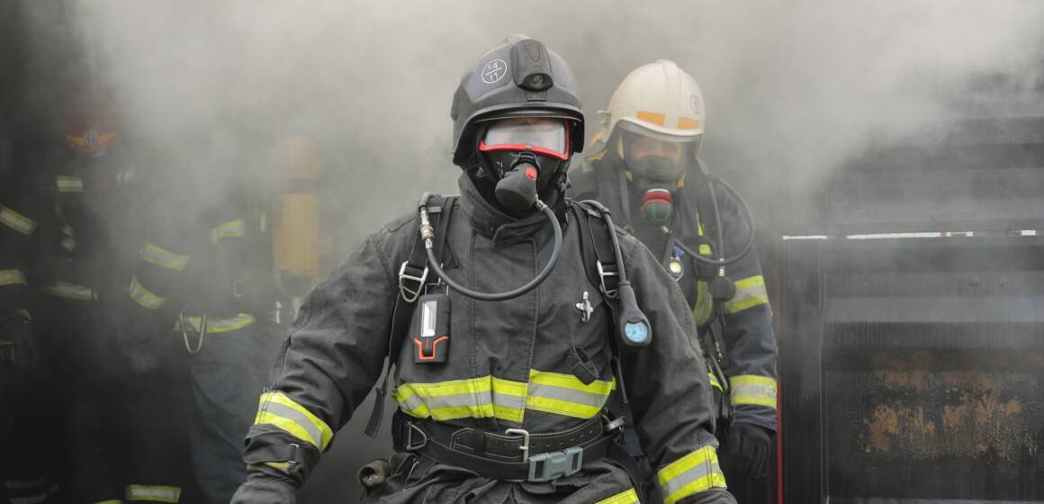 Як у реальному вогні: вінницькі рятувальники проходили тренування в умовах максимально наближених до бойових (Відео)