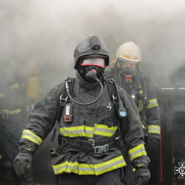 Як у реальному вогні: вінницькі рятувальники проходили тренування в умовах максимально наближених до бойових (Відео)