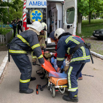 У Ладижині жінка випала з вікна 3-го поверху