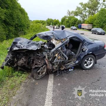 Смертельна аварія в Гайсинському районі: поліція розслідує зіткнення вантажівки та легкового авто