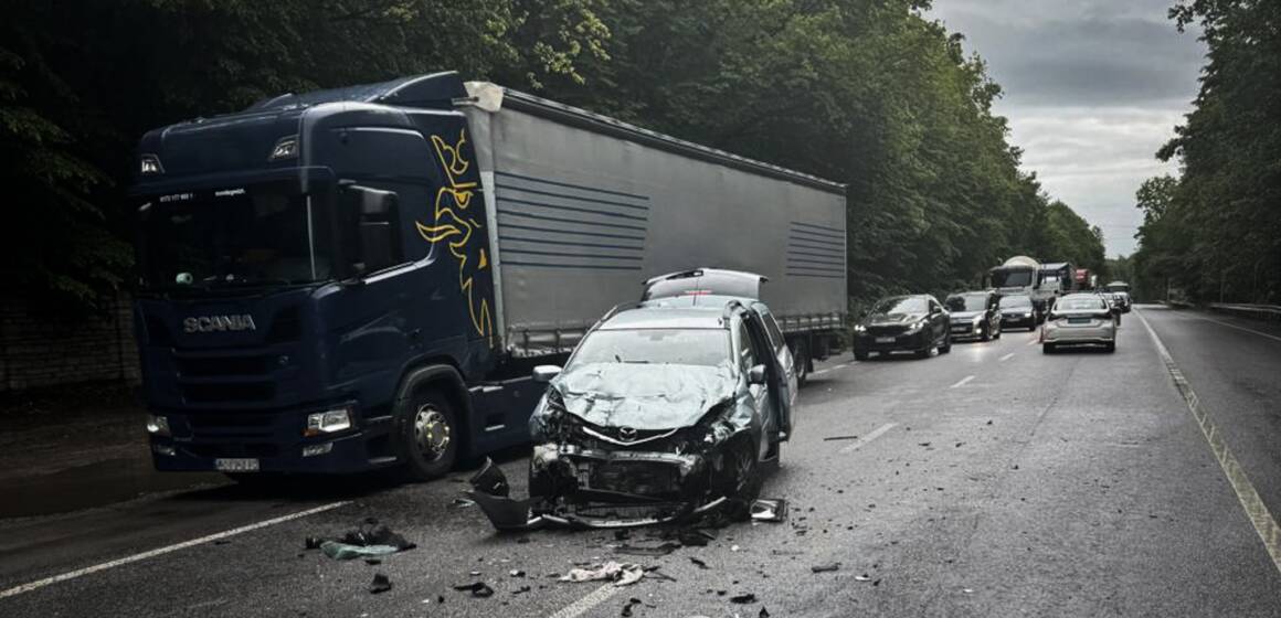 У Вінниці під час ДТП заблокувало водія — допомогу надали рятувальники