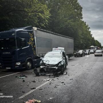 У Вінниці під час ДТП заблокувало водія — допомогу надали рятувальники