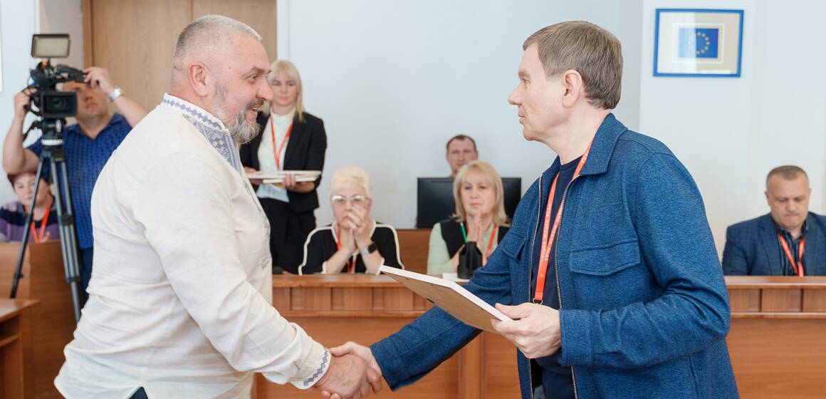 100 тисяч для старту: у Вінниці ветерани отримали ваучери на бізнес