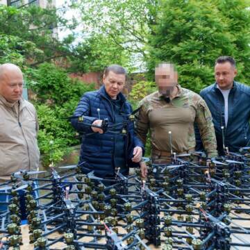Міжрегіональний координаційний гуманітарний штаб передав одному зі спецпідрозділів ЗСУ ще 100 FPV-дронів