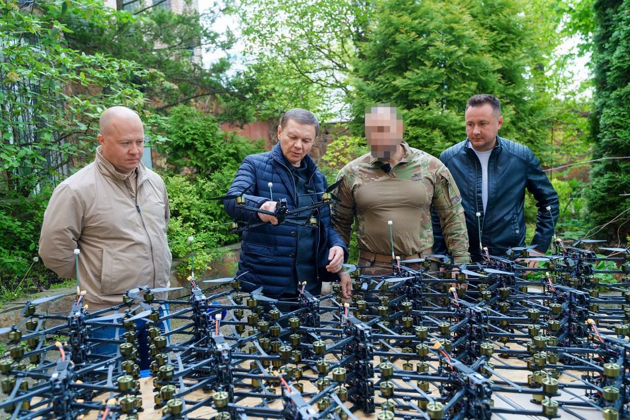 Міжрегіональний координаційний гуманітарний штаб передав одному зі спецпідрозділів ЗСУ ще 100 FPV-дронів