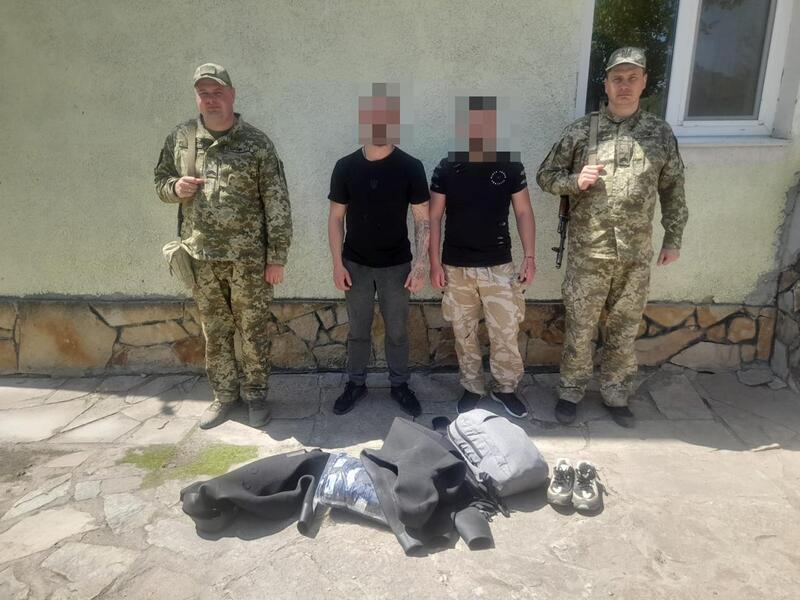 На Вінниччині прикордонники затримали велосипедистів у гідрокостюмах