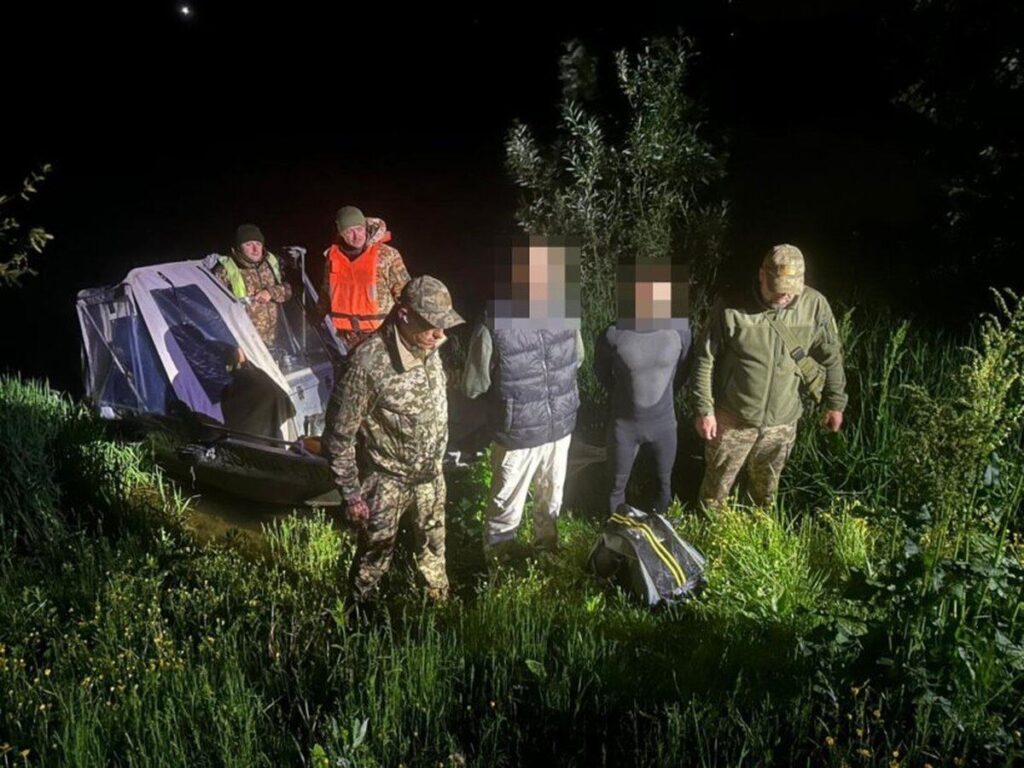 Прикордонники затримали втікачів, які намагались незаконно перетнути кордон України