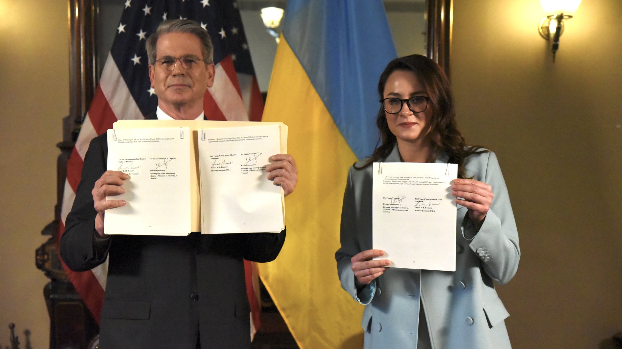 Україна і США підписали стратегічну Угоду про корисні копалини