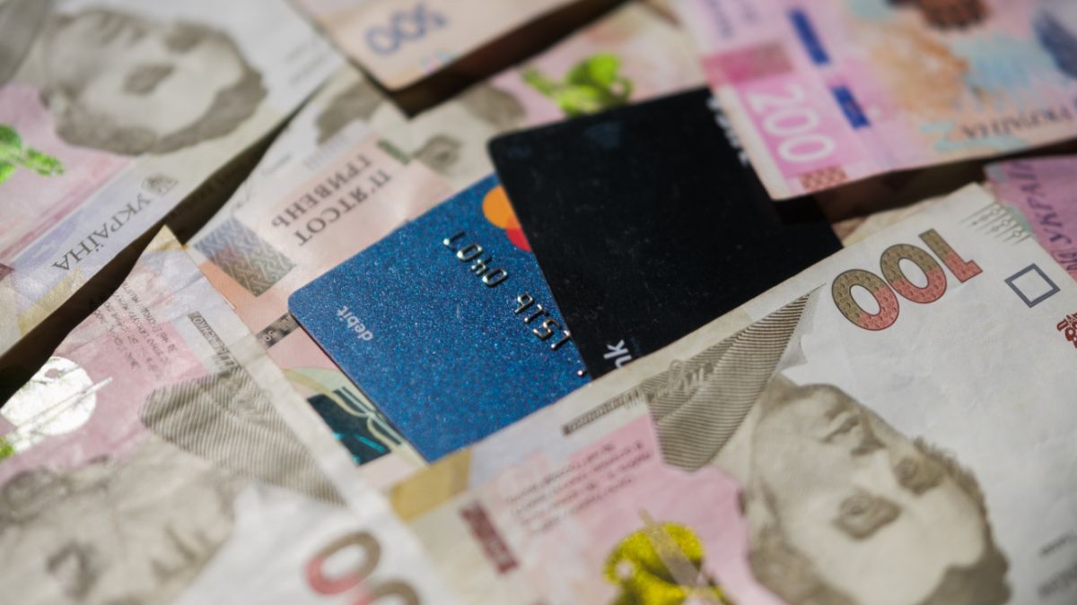 Деякі банки обмежать перекази з картки на картку: скільки можна буде надіслати з 1 червня