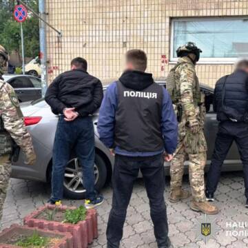 У Вінниці молодики з погрозами вбивства вимагали гроші у неповнолітнього