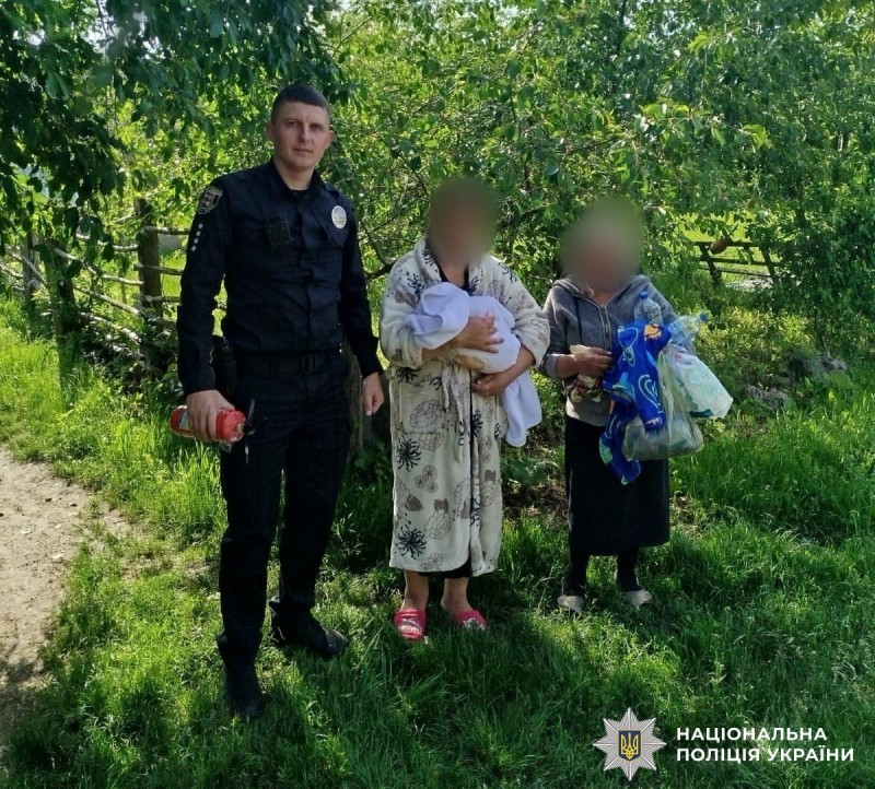 На Вінниччині поліцейський допоміг врятувати житло від пожежі