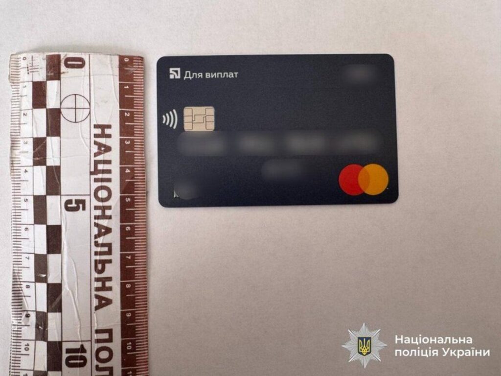 Картка з тумбочки — 56 тисяч на вітер: у лікарні Хмільника обікрали військового