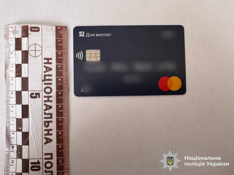 Картка з тумбочки — 56 тисяч на вітер: у лікарні Хмільника обікрали військового