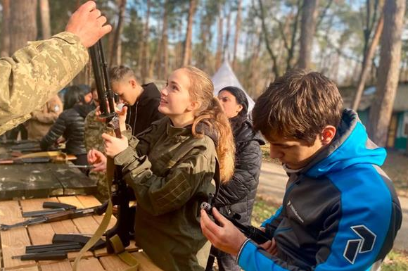 З 1 вересня школярі замість предмету «Захист Вітчизни» проходитимуть загальновійськову підготовку