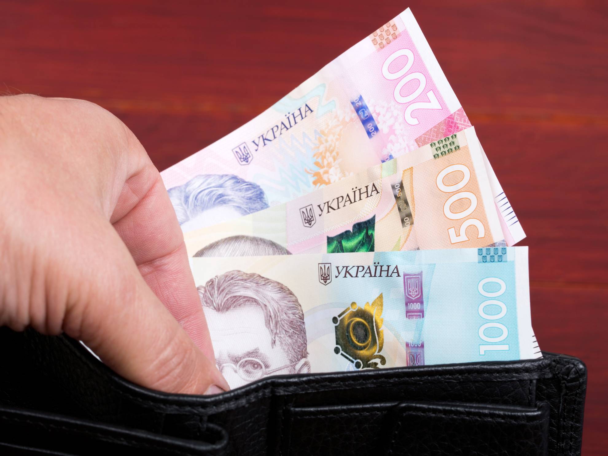 Мінімальна зарплата в Україні зросте до 10 тисяч гривень