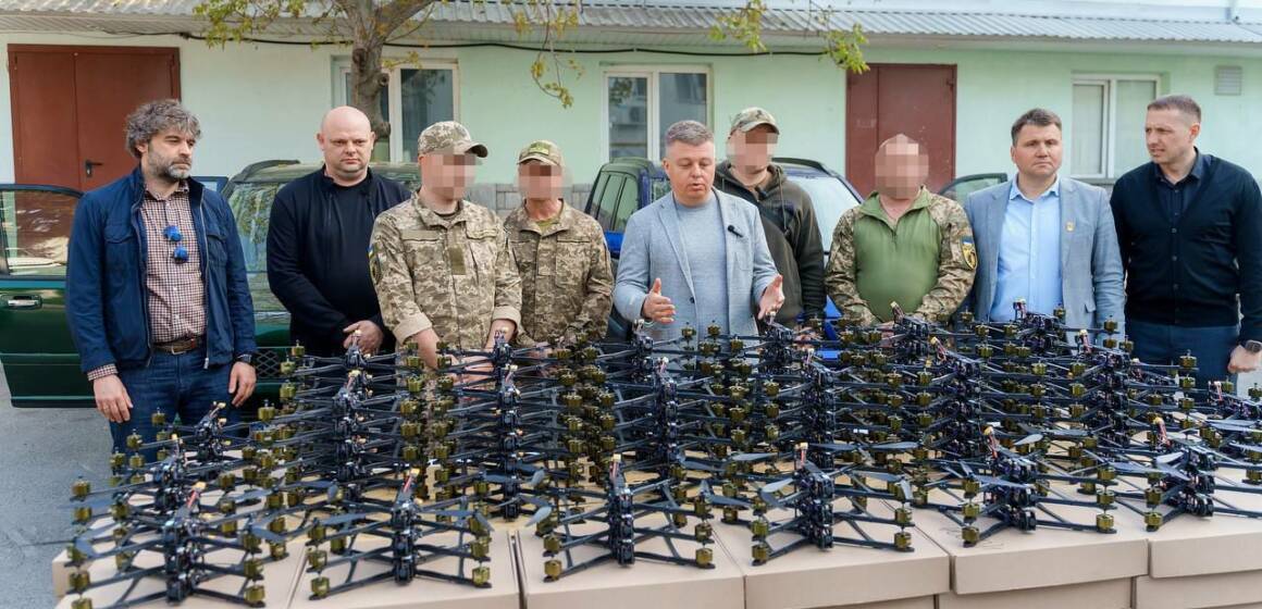 Два автомобілі та 150 FPV-дронів на фронт: чергова передача Міжрегіонального координаційного гуманітарного штабу