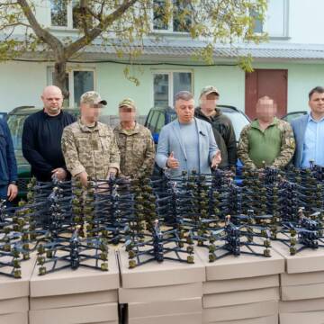 Два автомобілі та 150 FPV-дронів на фронт: чергова передача Міжрегіонального координаційного гуманітарного штабу