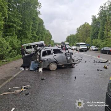 Зіткнення ВАЗ та Mercedes на Вінниччині: одна людина загинула, п’ятеро – у лікарні