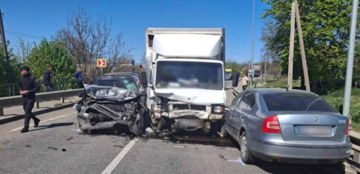 Масштабна ДТП на Вінниччині: постраждали двоє водіїв