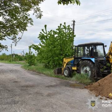 У Ладижині чоловік кинув “коктейлі Молотова” в екскаватор через відключення газу