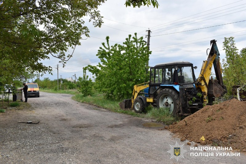 У Ладижині чоловік кинув “коктейлі Молотова” в екскаватор через відключення газу