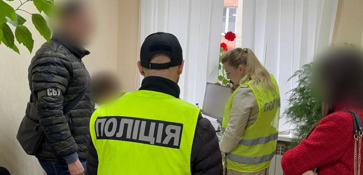На Вінниччині поліція затримала лікарів, які за гроші надавали групу інвалідності