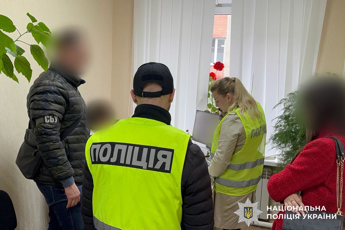 На Вінниччині поліція затримала лікарів, які за гроші надавали групу інвалідності