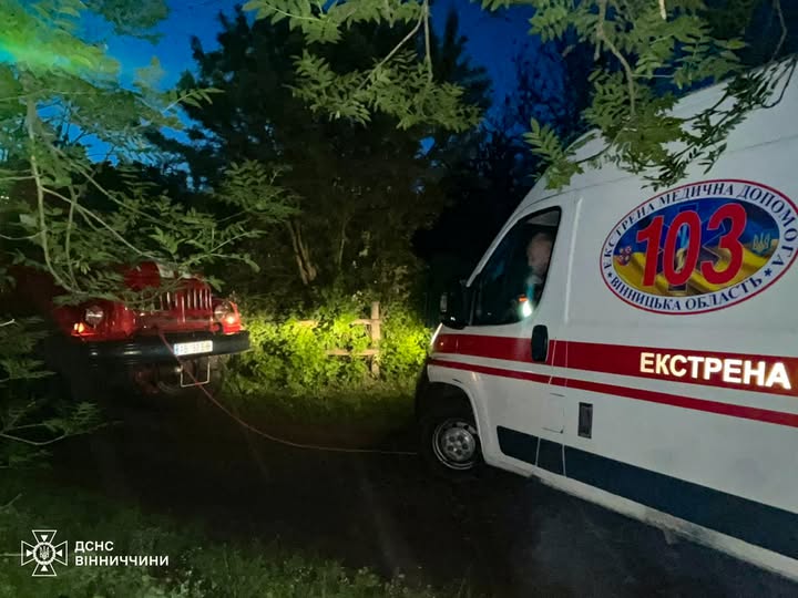Рятувальники Вінниччини допомогли медикам дістатися на виклик