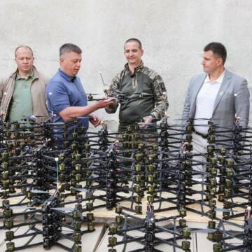 Міжрегіональний координаційний гуманітарний штаб передав 100 покращених FPV-дронів 54-й ОМБр