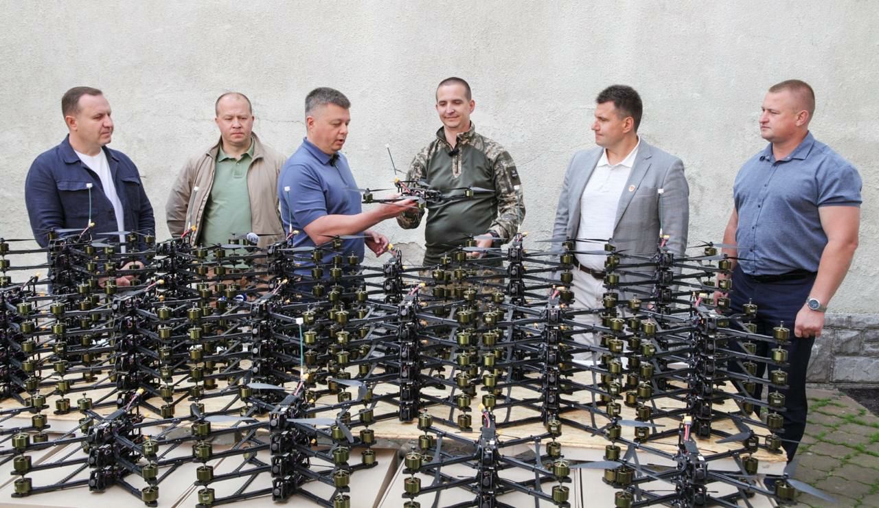 Міжрегіональний координаційний гуманітарний штаб передав 100 покращених FPV-дронів 54-й ОМБр