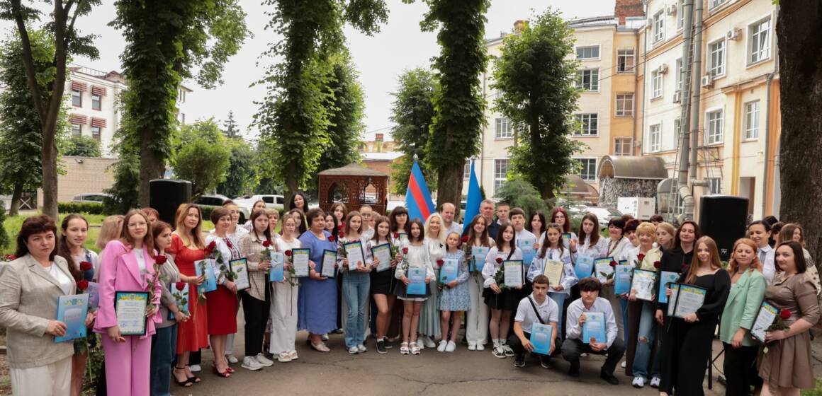 У Вінниці відзначили переможців мовно-літературних конкурсів та їхніх учителів