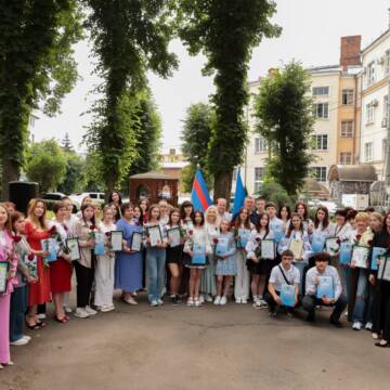 У Вінниці відзначили переможців мовно-літературних конкурсів та їхніх учителів