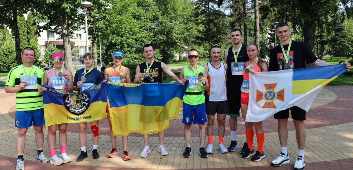 Вінницькі рятувальники взяли участь у благодійному забігу