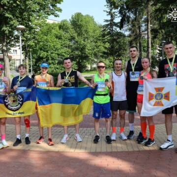 Вінницькі рятувальники взяли участь у благодійному забігу
