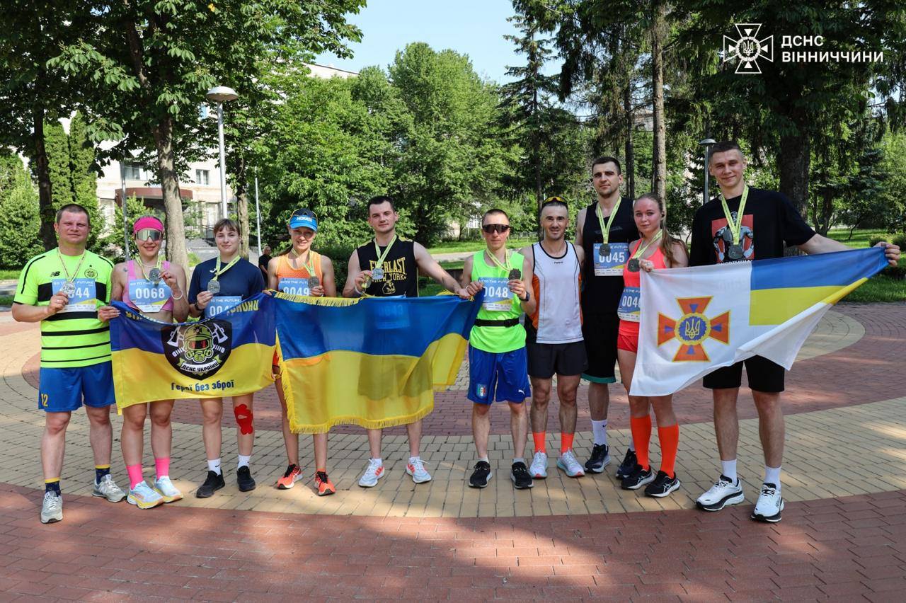 Вінницькі рятувальники взяли участь у благодійному забігу