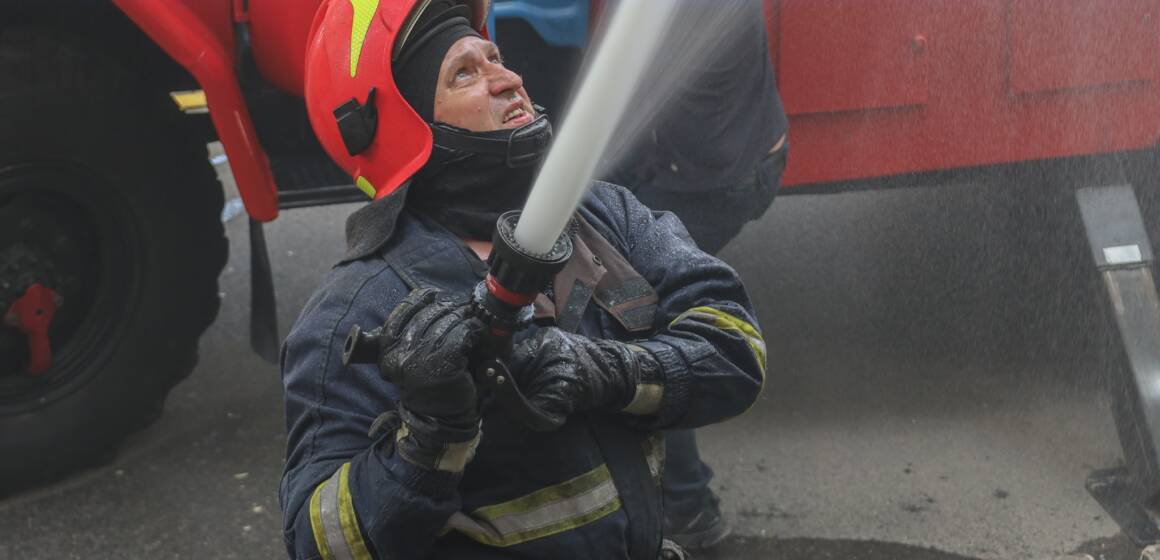Рятувальники Вінниці ліквідували пожежу через необережність під час куріння (Фото + Відео)