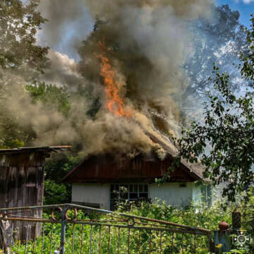 На Вінниччині рятувальники ліквідували пожежу у приватному домоволодінні