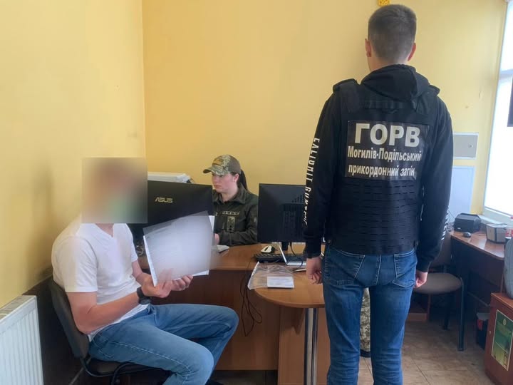 На кордоні в Могилеві-Подільському затримали порушника з підробленими документами