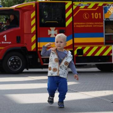 Вихідними маленькі вінничани знайомилися з професіями на святі «Місто професій»