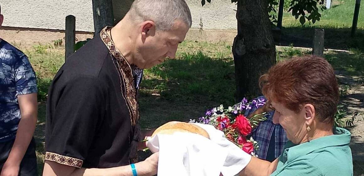 У селі на Вінниччині зустріли звільненого з полону Миколу Атаманюка