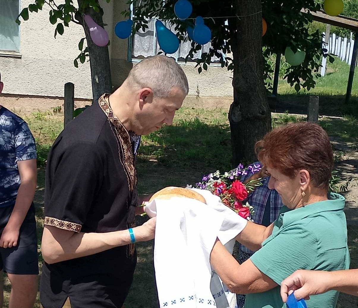У селі на Вінниччині зустріли звільненого з полону Миколу Атаманюка
