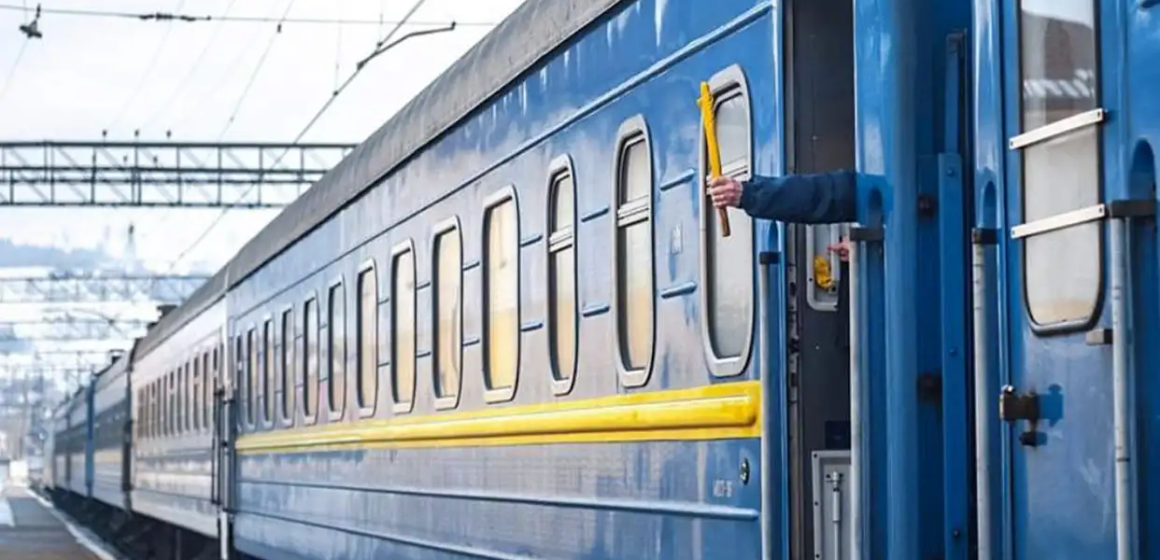 Укрзалізниця змінює ціни на деякі товари в поїздах далекого сполучення