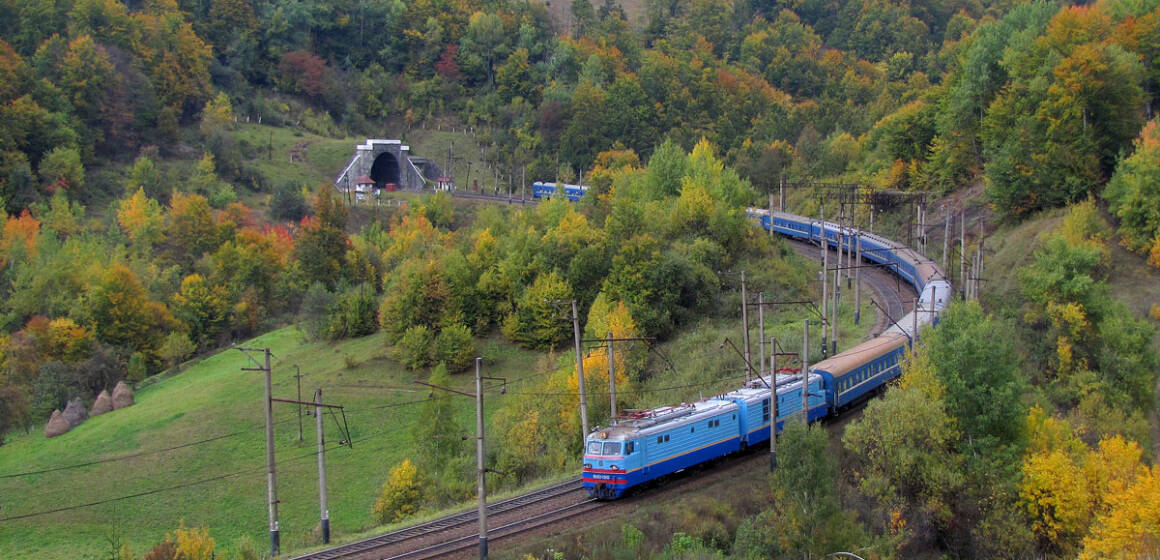Укрзалізниця запускає новий літній маршрут до Карпат із зупинкою у Вінниці