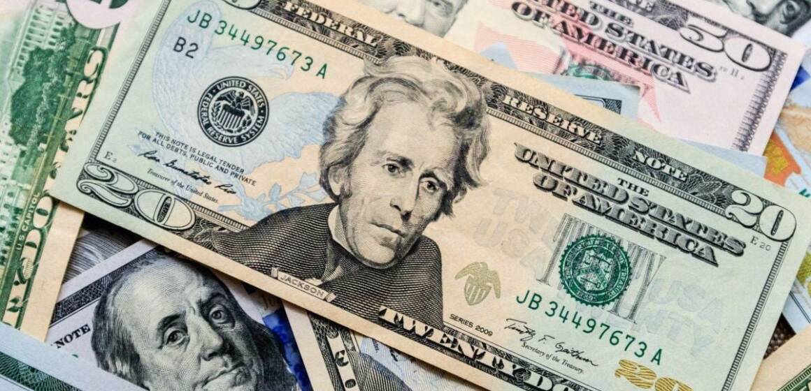 Курс валют на 27 червня: скільки коштують долар, євро і злотий