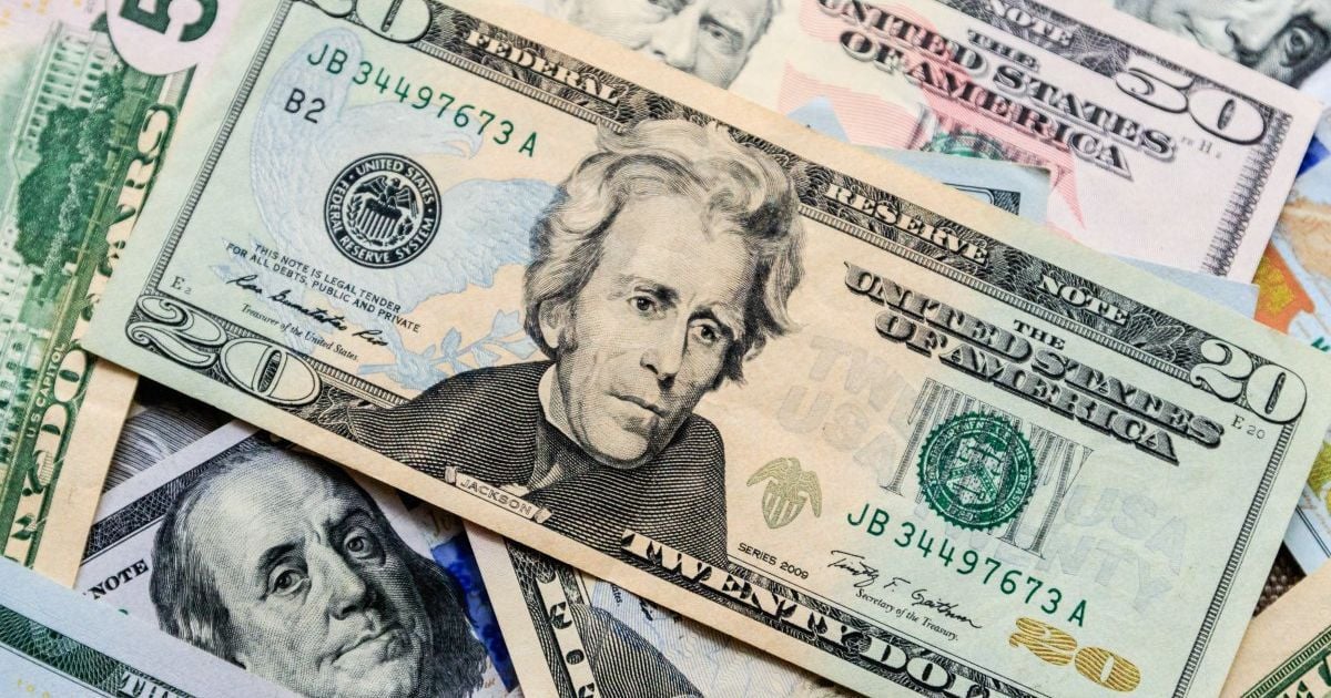 Курс валют на 27 червня: скільки коштують долар, євро і злотий