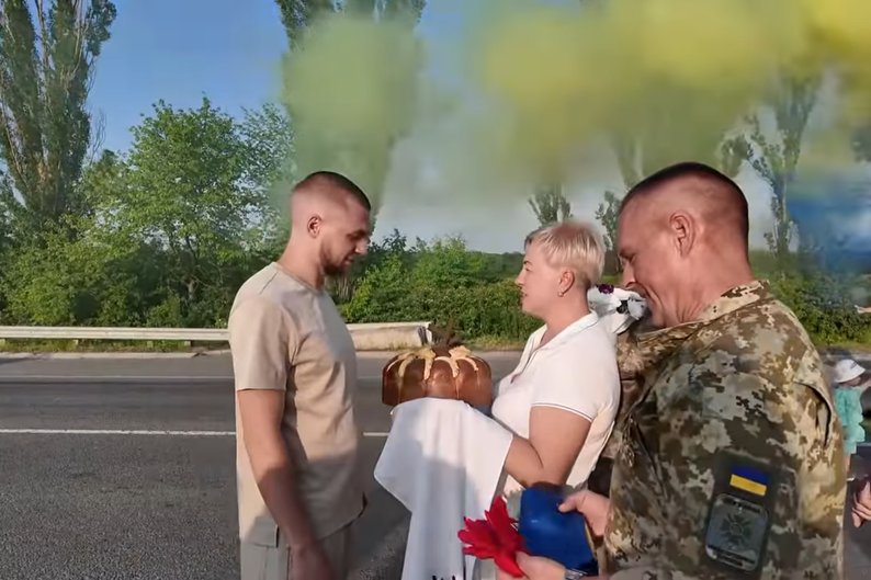 На Вінниччині зустріли прикордонника Владислава Денисюка, звільненого з російського полону