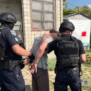 На Вінниччині чоловік демонстрував прапор РФ на похороні захисника