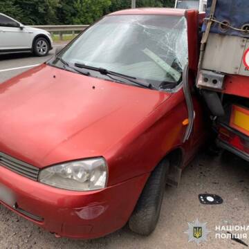 Аварія в Стрижавці: ВАЗ влетів у вантажівку, постраждав 65-річний чоловік